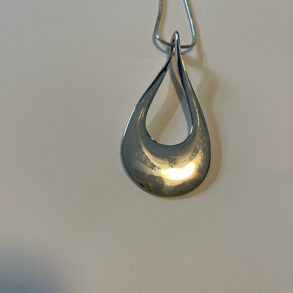 Bay To Baubles - Trevor Long Metal Teardrop Pendant - Picture 3 of 3